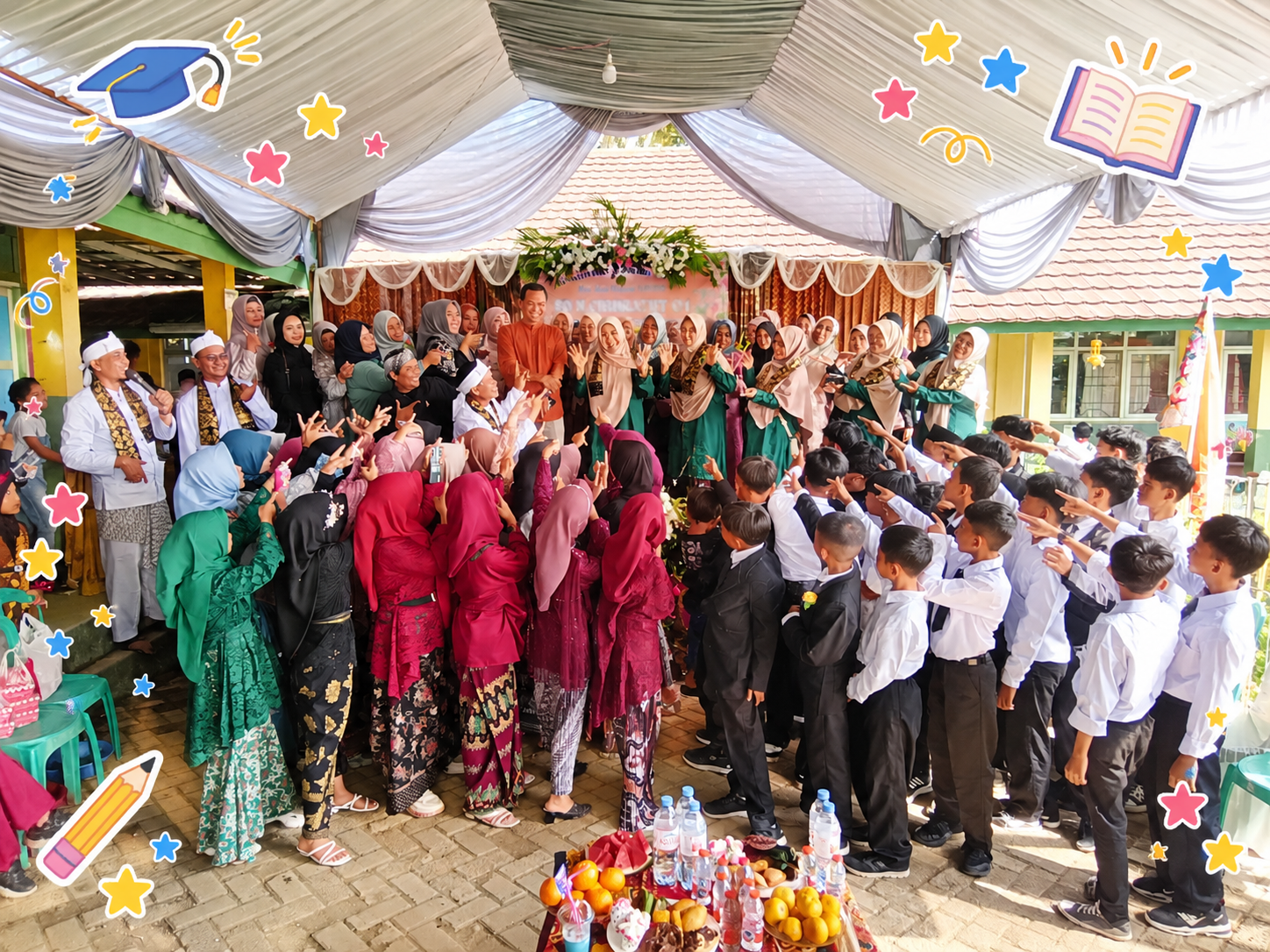 Semarak Foto Bersama Acara Sekolah.png